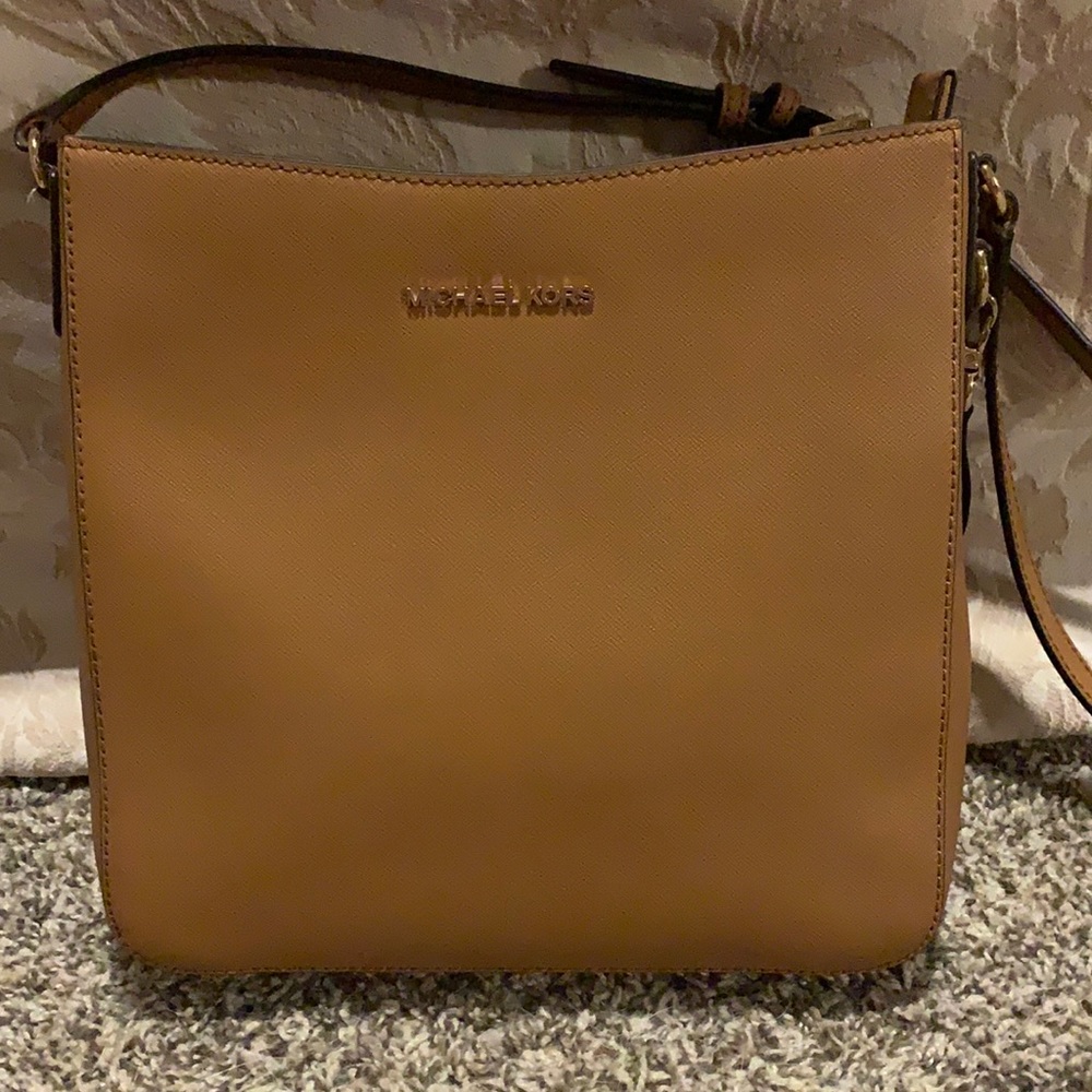 Jet Set Signature Large Crossbody